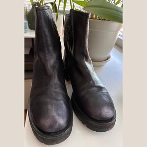 FABI Italian leather winter boots with natural fir
